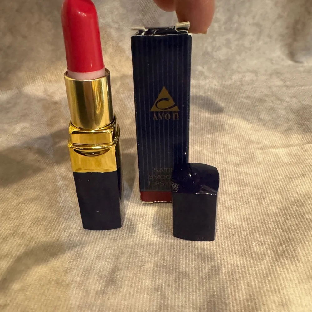 Avon Satin Smooth Lipstick‎ in Sunmer Punch nib
